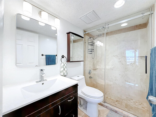 Building Photo - 2741 Taft St