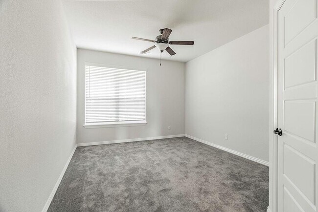 Building Photo - 805 Carlock Dr