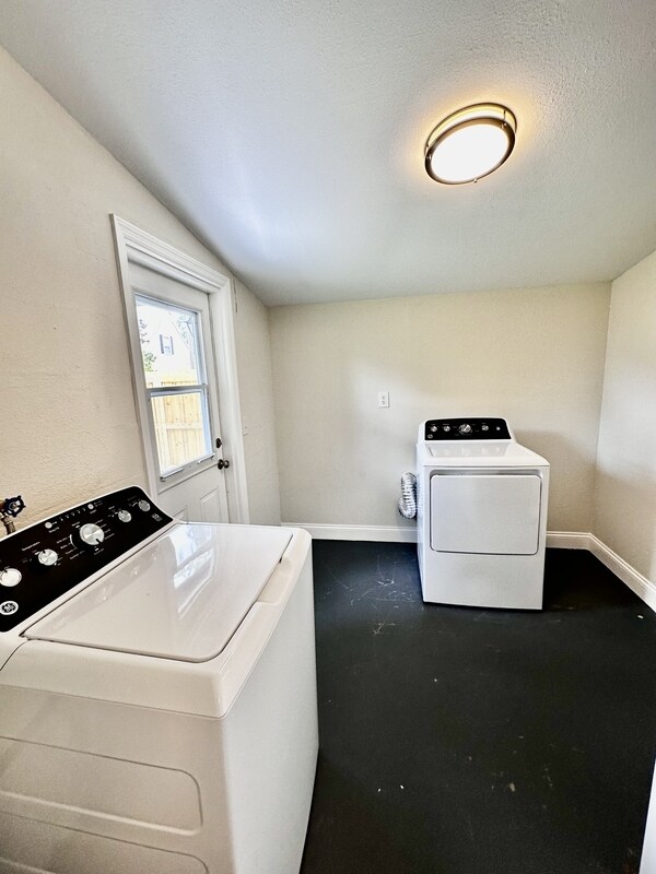 Building Photo - 2410 Formosa Ave