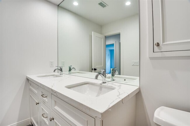 Building Photo - 14 White Fawn Dr