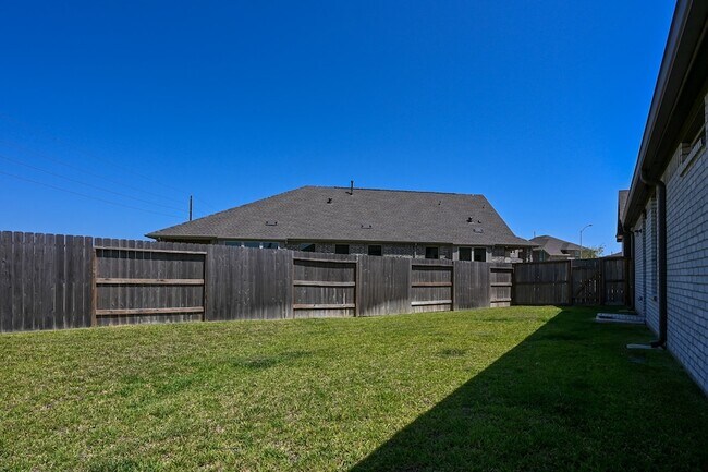 Building Photo - 3057 Pensacola Dr
