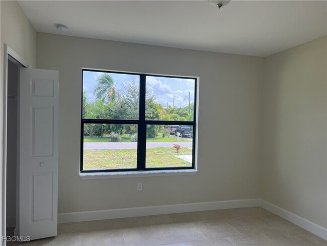 Building Photo - 1302 Sunniland Blvd