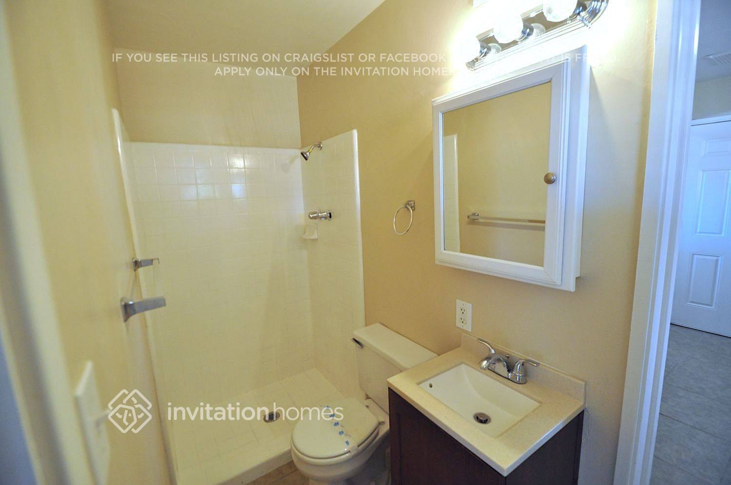 Building Photo - 3026 W Lawrence Ln