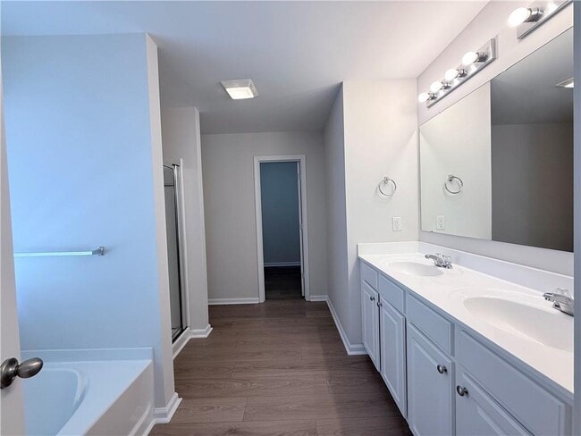 Building Photo - 3080 Centerglen Ln