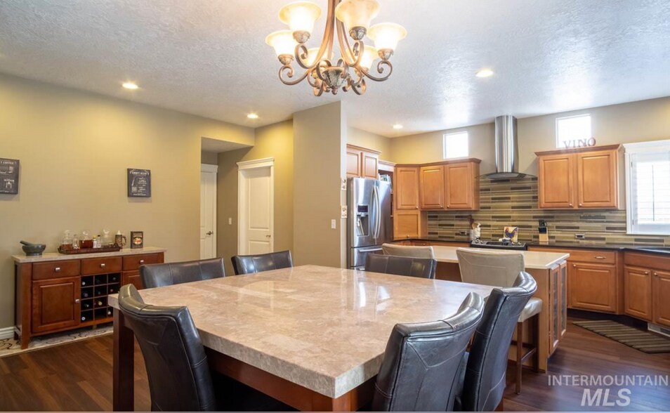 Building Photo - 218 S Parkinson Pl