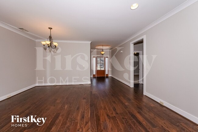 Building Photo - 2044 Highview Way