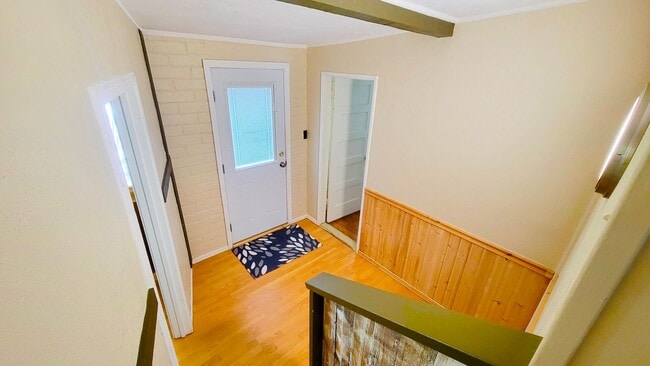 Building Photo - Adorable 2 bed 1 bath home with great views!