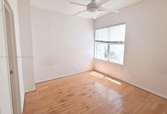 Building Photo - 1218 Drexel Ave