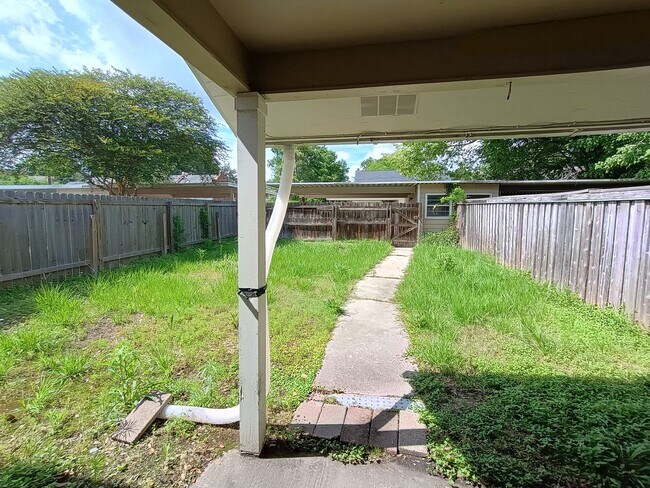 Building Photo - 2452 Brightside Dr
