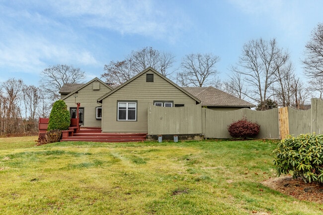 Building Photo - 411 Beach St