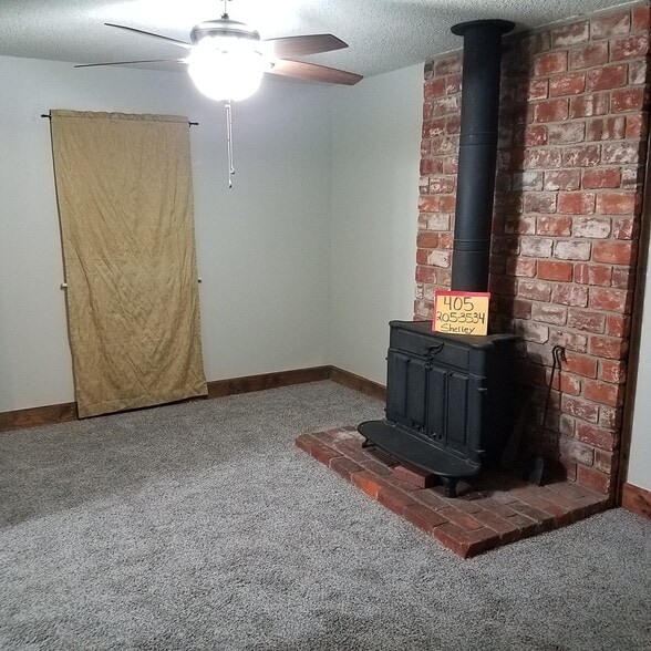 Wood burning Fireplace - 1222 Kimberly Dr