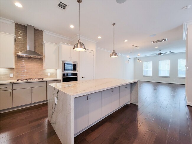 Building Photo - 845 Fisher St