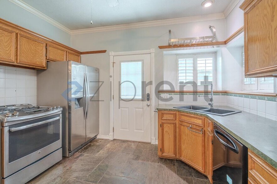 Building Photo - 7934 Round Rock Dr