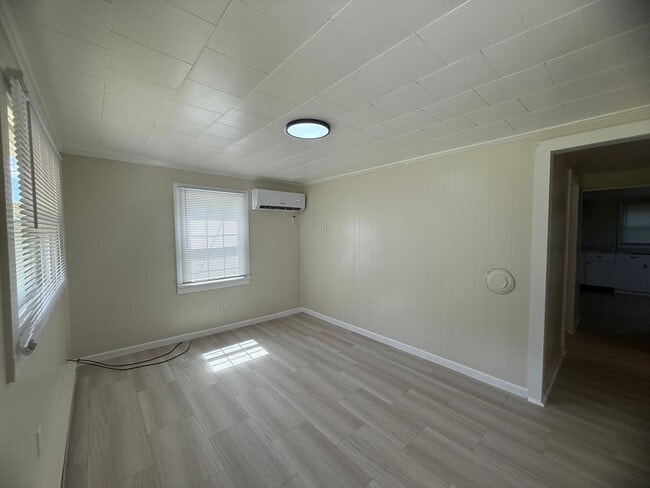 Building Photo - One Story House in Madison Heights