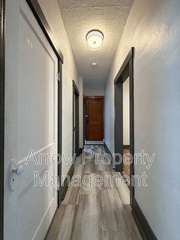 Building Photo - 845 S 29th St