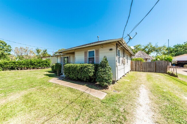 Building Photo - 2835 Beverly Rd