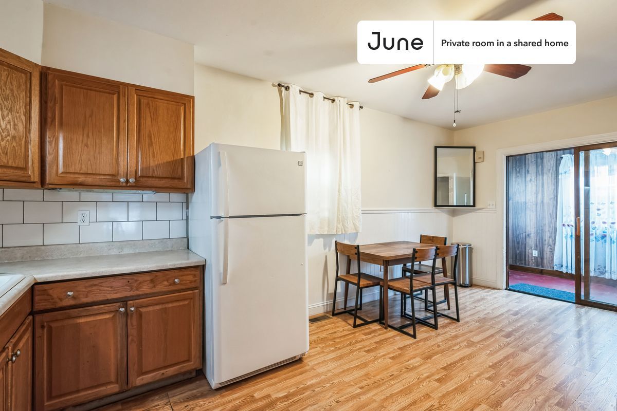 Building Photo - Room in Shared 6 bed/2.5 bath home
