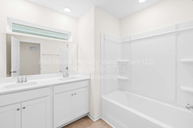 Building Photo - 7145 Bentz St