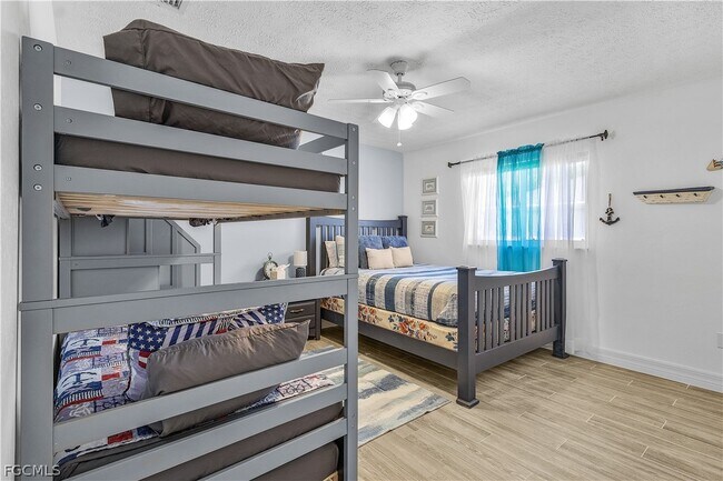 Building Photo - 428 SW 37th St