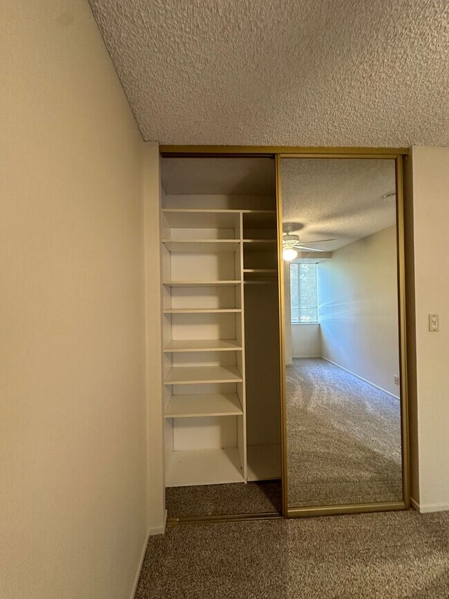 Building Photo - 2 bedroom, 1 bath condo in Mountain View