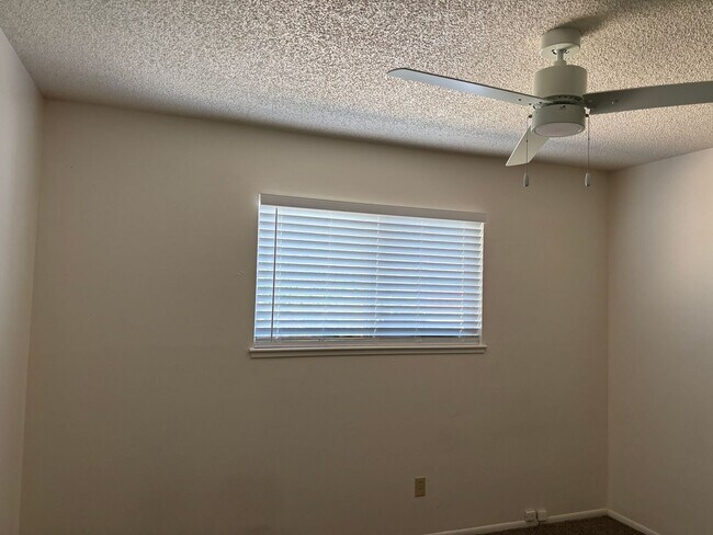 Building Photo - 2665 Scholl Dr