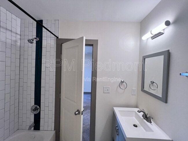 Building Photo - 334 Dargan Pl SW