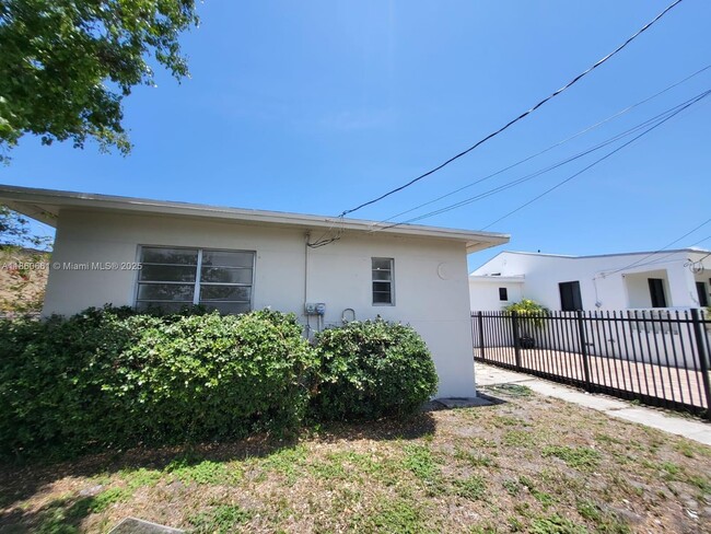 Building Photo - 642 NW 77th St