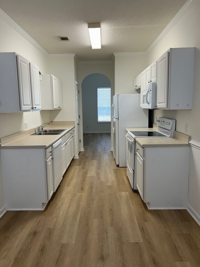 Building Photo - Mohawk Trail Townhomes-Southside Savannah