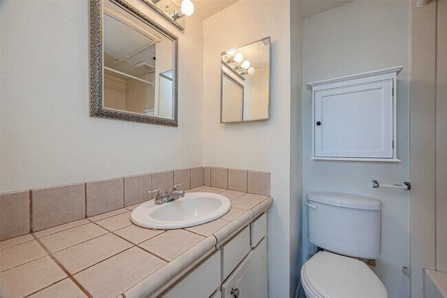 Building Photo - 6410 Del Monte Dr