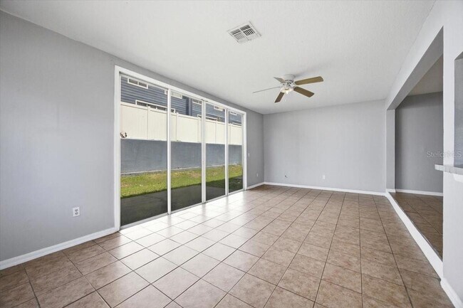 Building Photo - 102 Mango Dr