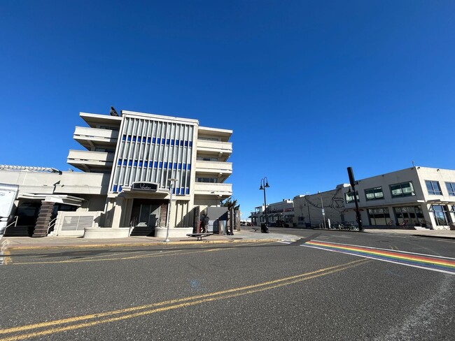 Building Photo - 1020 Sewall Ave