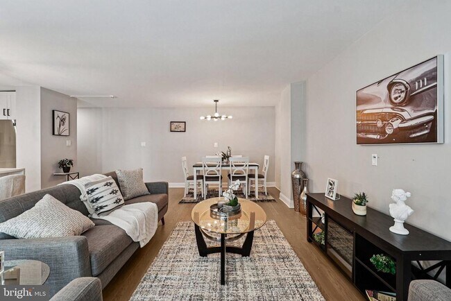 Building Photo - 4620 N Park Ave