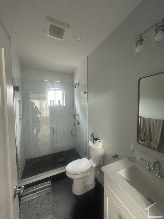 Building Photo - Awesome 3 bed 2 bath in Brighton