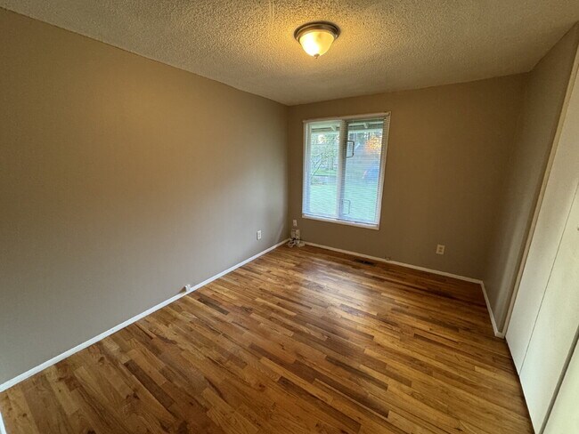 Building Photo - Lake Oswego 3 Bedroom House