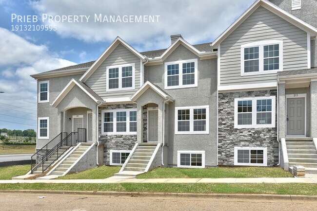 Building Photo - 205 N Ferrel St