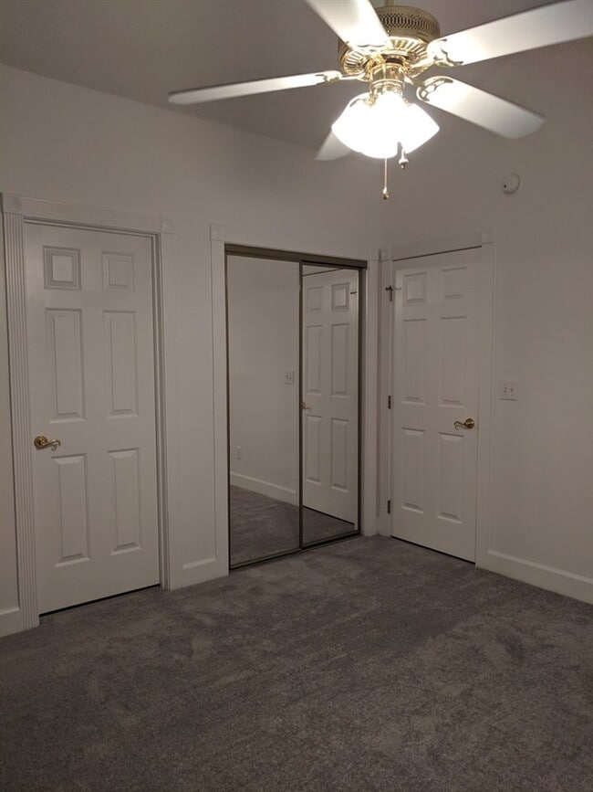 Building Photo - 670 Riverwalk Dr