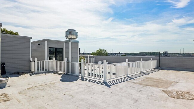 Building Photo - Luxury Fishtown Apartment With Parking!