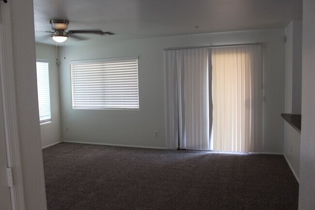 Building Photo - 3 bedroom with loft in Cheatham farms