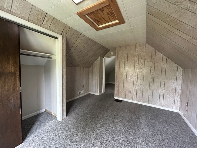 Building Photo - 3 Bed 1 Bath house in Rock Island