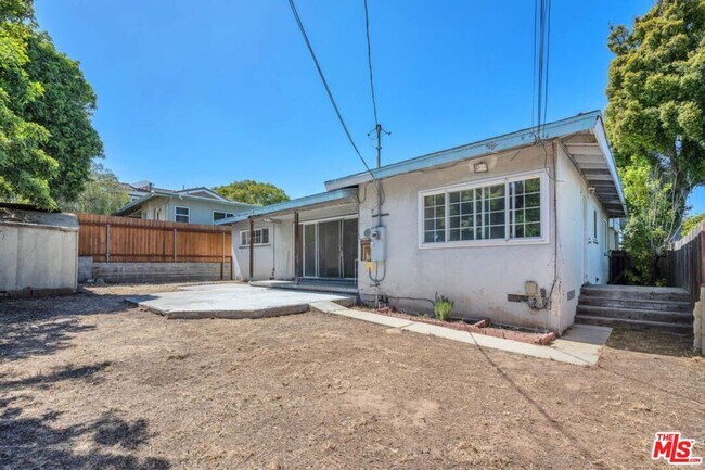 Building Photo - 7318 W 88th St