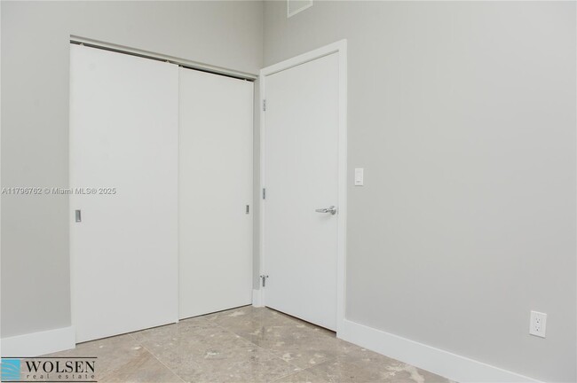 Building Photo - 16385 Biscayne Blvd