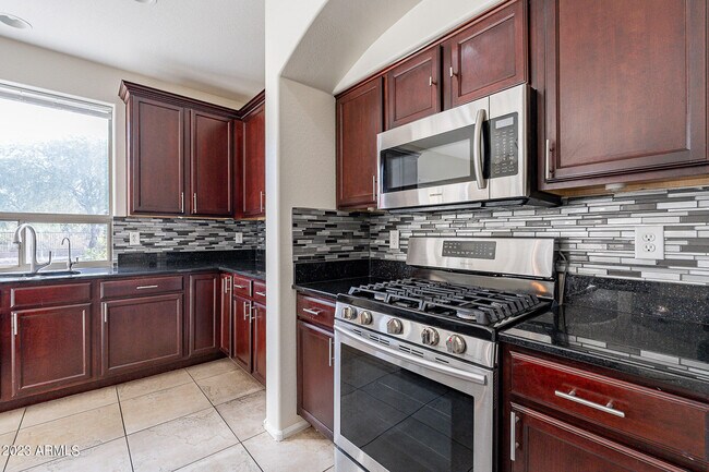 Building Photo - 2943 E Quiet Hollow Ln