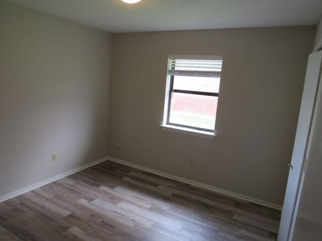 Building Photo - 4101 SW Parkridge Blvd