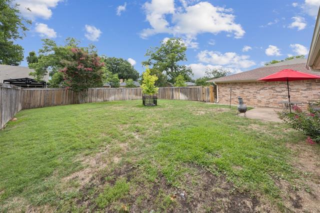 Building Photo - 1800 Midcrest Dr