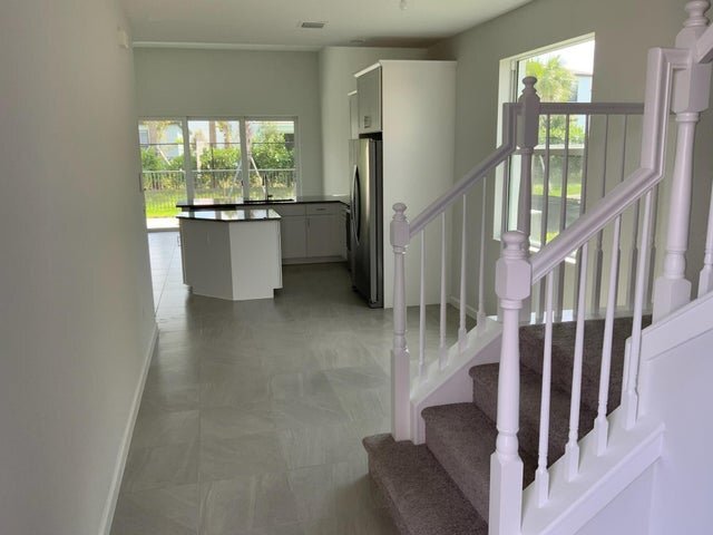 Building Photo - 16340 Oakview Dr