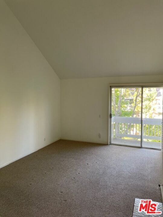 Building Photo - 4338 Redwood Ave