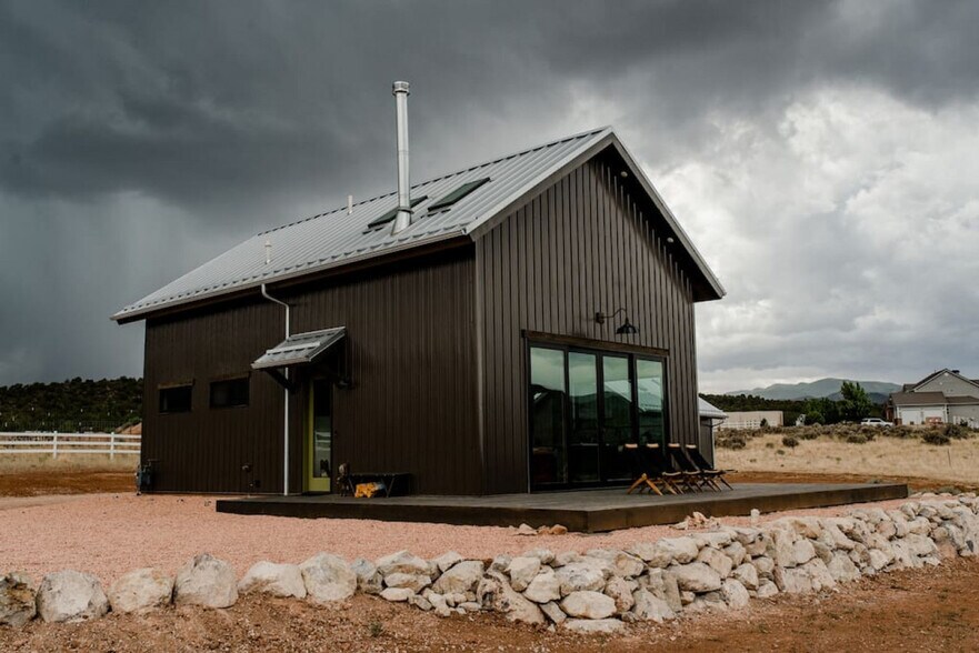 Building Photo - 2387 2500 S
