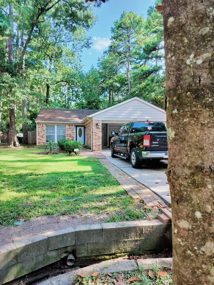 Building Photo - 35 Dellforest Ct