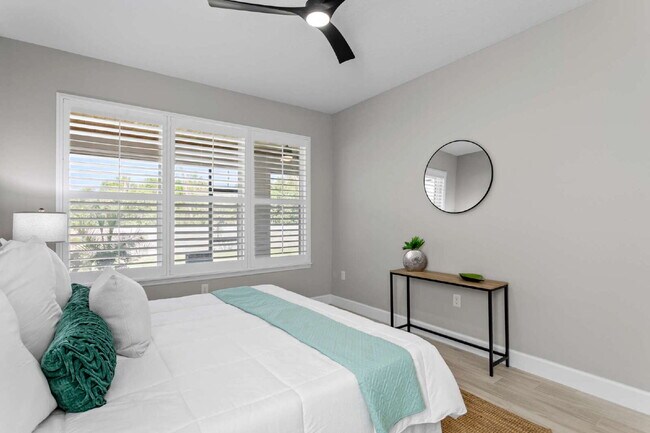 Building Photo - "Spacious 4-Bed, 4-Bath Retreat at 2612 Le...