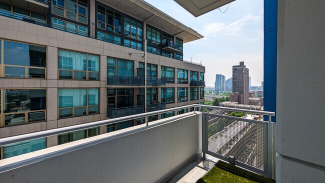 Building Photo - 1305 S Michigan Ave
